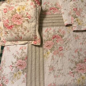 Quilt set for Queen/Full bed